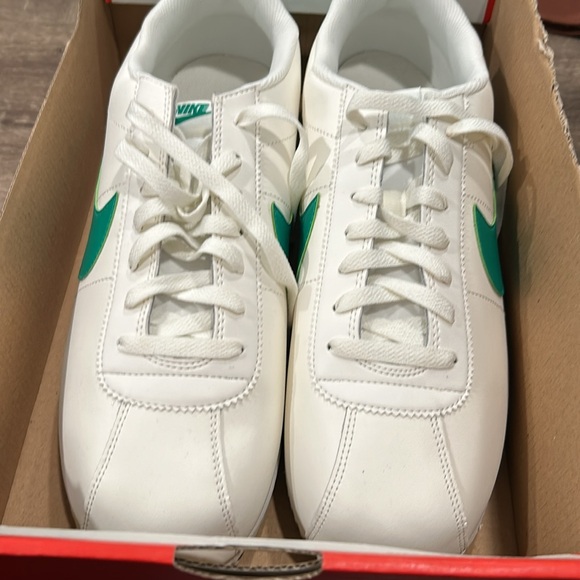 Nike Cortez Stadium Green Sneakers - Picture 11 of 12